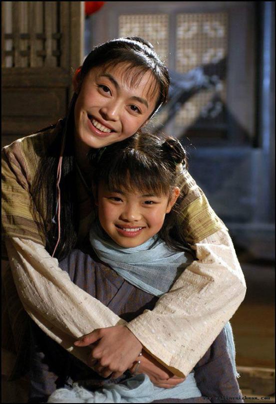 潜伏首播是哪一年,潜伏电视剧中真正的逃犯是谁