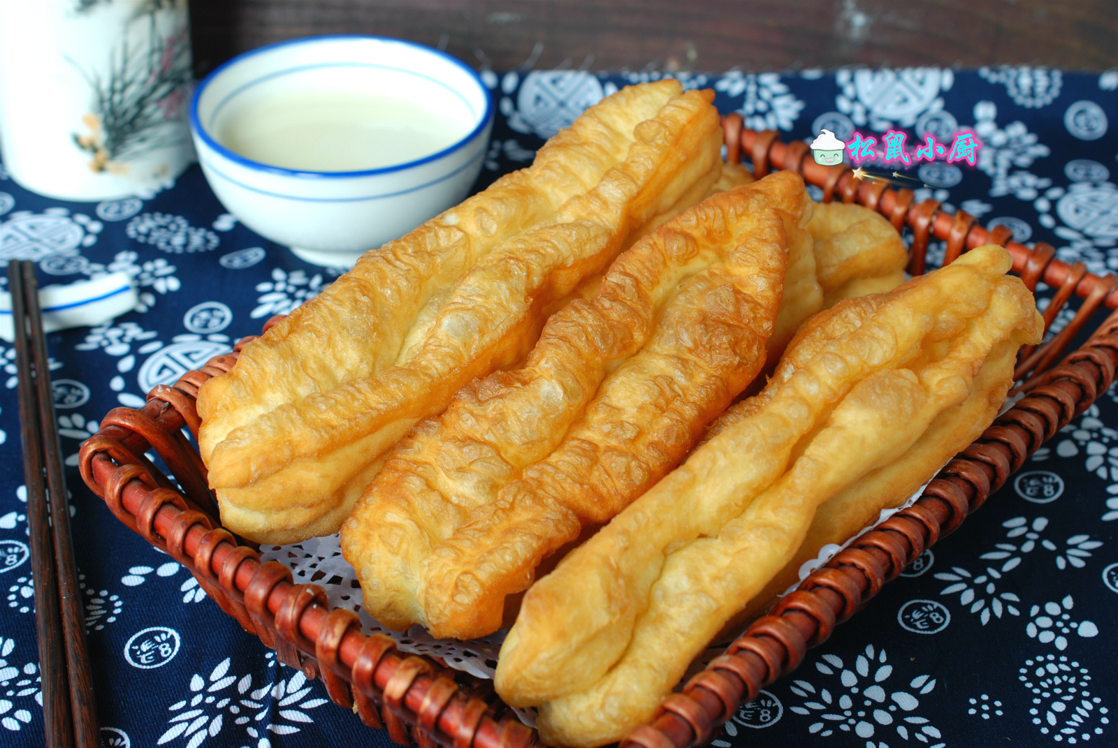 正宗油条炸蓬松还用加酵母粉吗,炸油条用脆皮油条粉和酵母可以吗