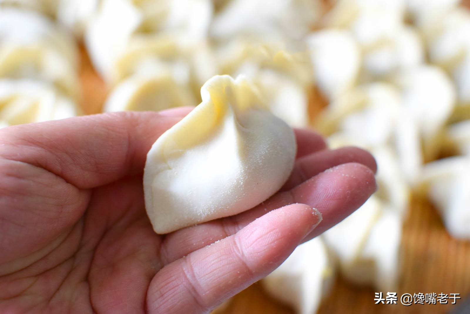 煮饺子千万别加水,饺子怎么煮才不会破皮粘锅呢