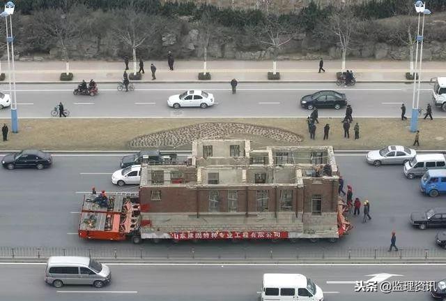 这些房子为了避免被拆的命运，也只能长腿“跑了”