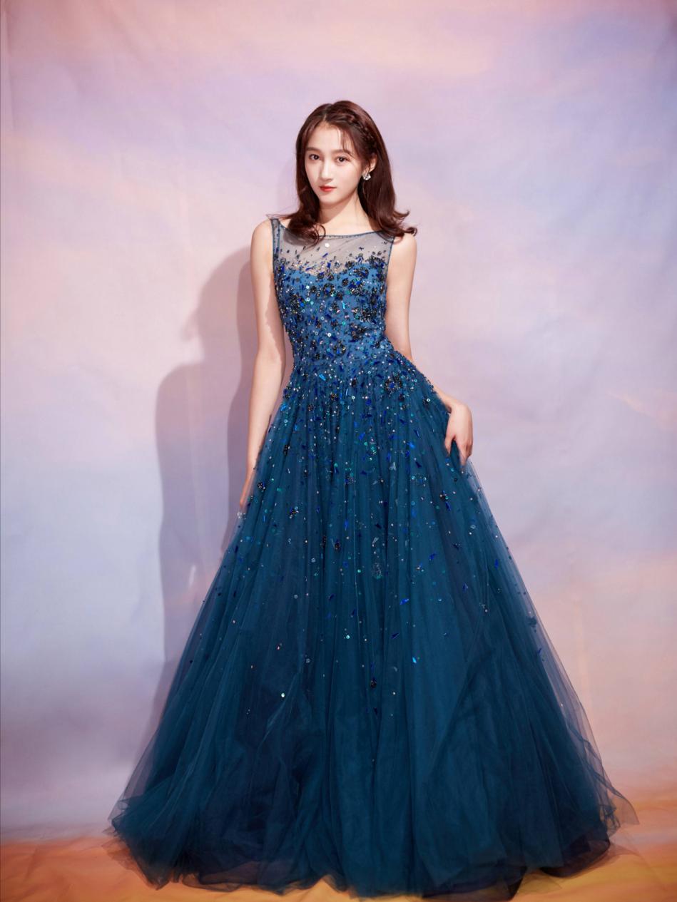 原来关晓彤也有傲人身材,关晓彤恋爱3年