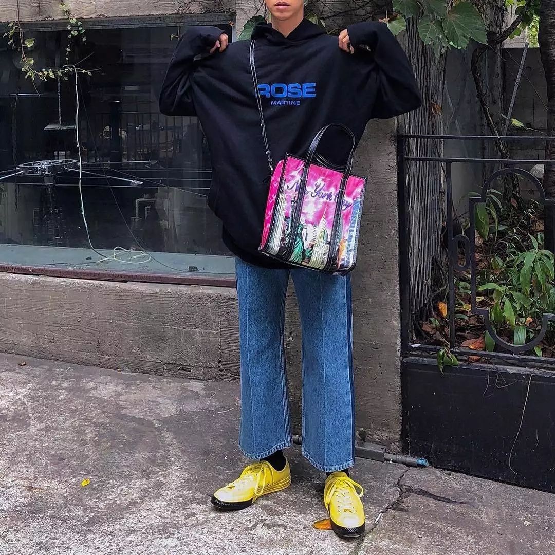 欧阳娜娜穿匡威经典款,匡威高帮帆布鞋欧阳娜娜