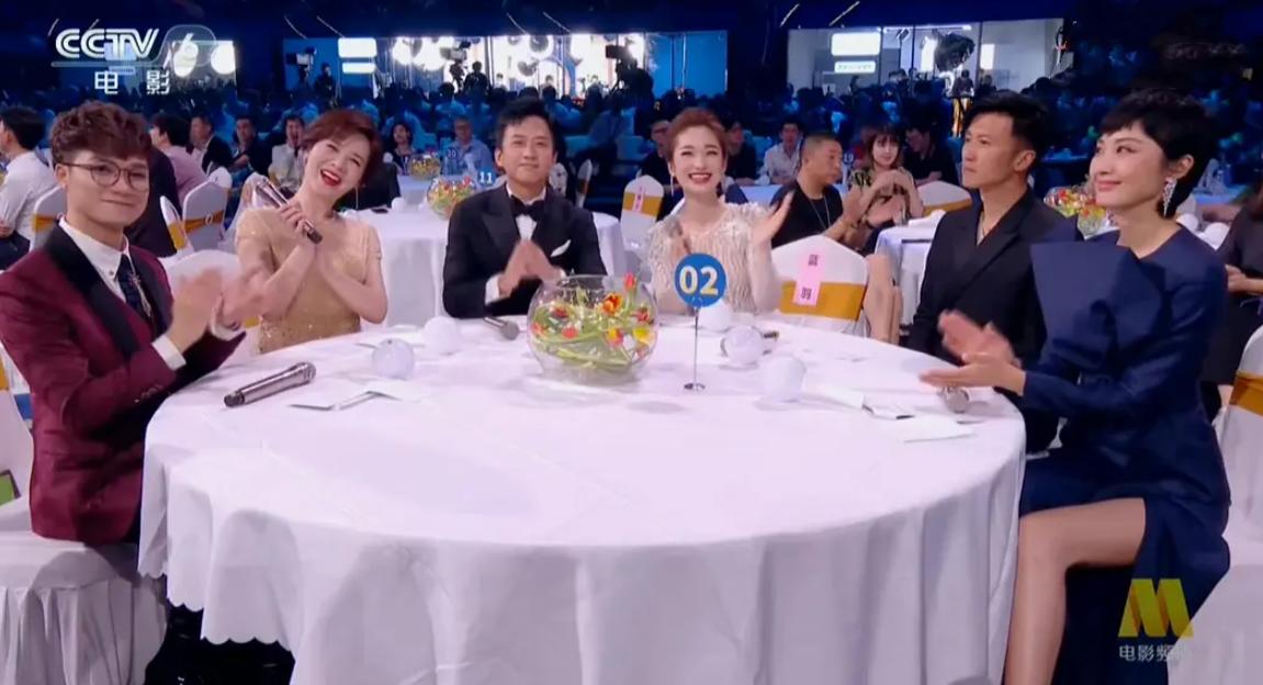 谢霆锋在台下看王菲和刘德华,谢霆锋看王菲表演