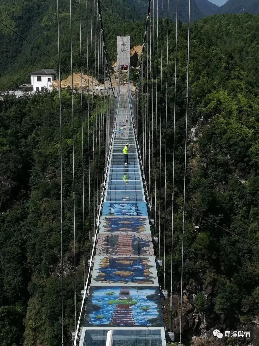 天门高空漂流玻璃滑道,高空玻璃天桥景点大全