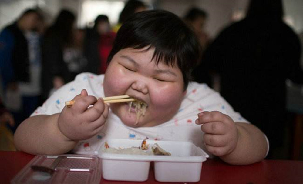 3岁男孩天天吃肉,13岁小男孩很胖天天吃肉