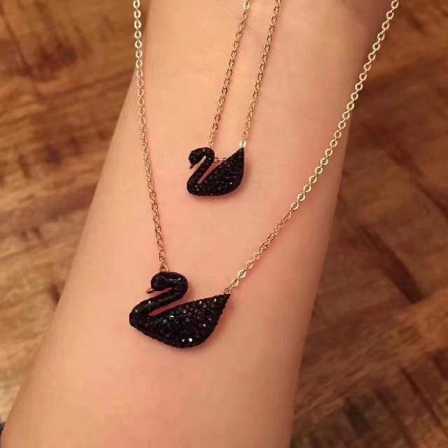 施华洛世奇天鹅项链怎么查询真假,施华洛世奇天鹅项链材质是银吗