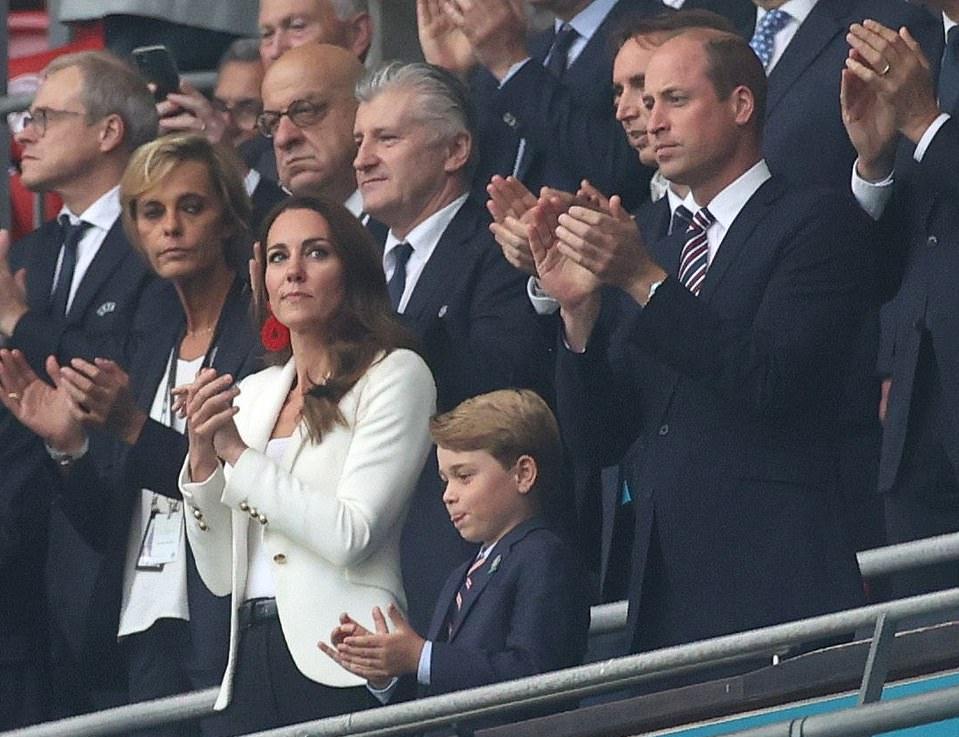 小七乔治王子,乔治小王子小七