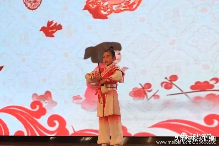 学校因足球而精彩,学校因学生而骄傲