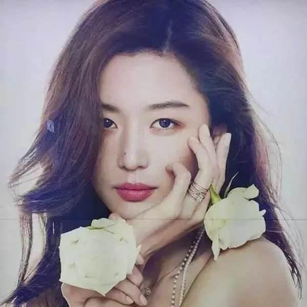 脸上有很多痣的女人代表什么,脸上这4处有痣的女人