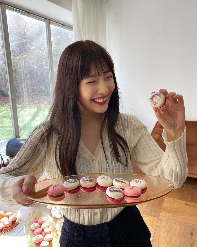 周洁琼牛仔裤穿衣搭配,周洁琼轻松get甜美风穿搭