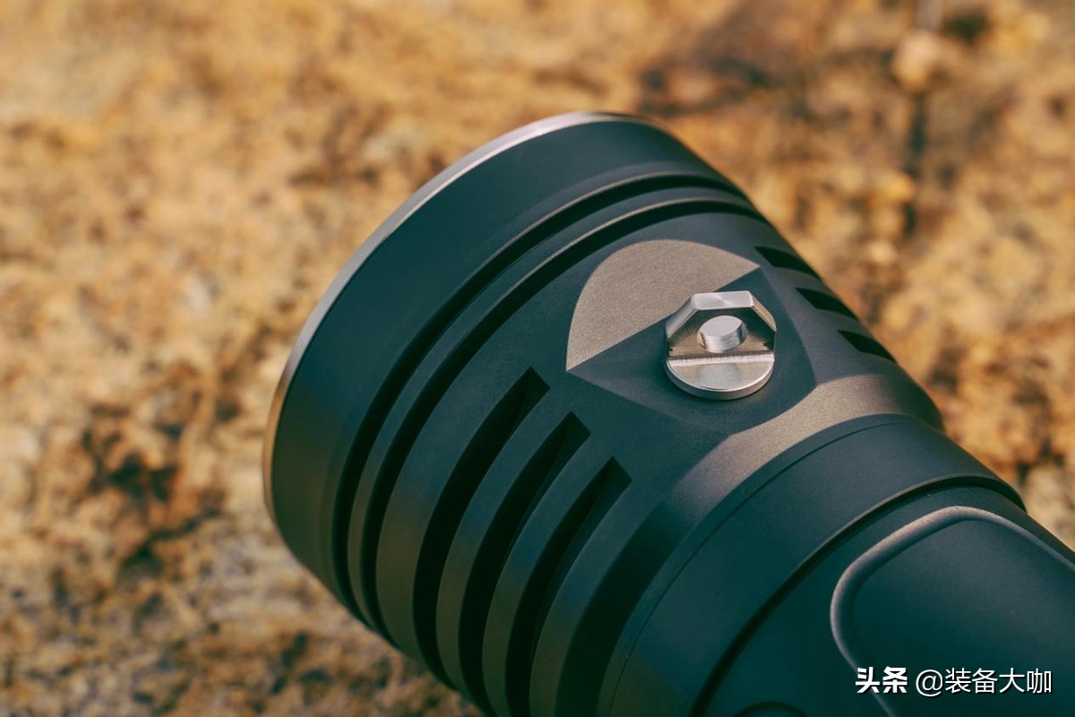 三眼小钢炮手电筒亮吗,三眼小钢炮强光