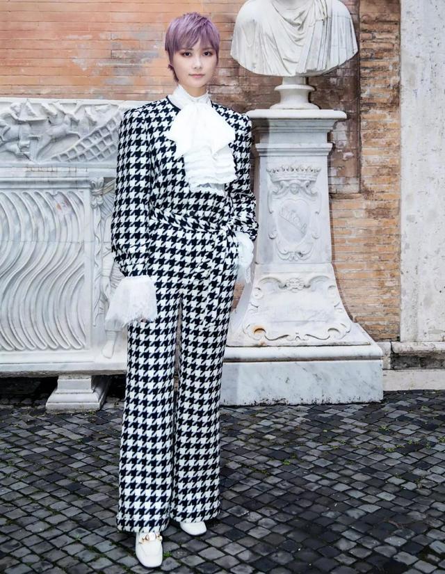 千鸟格再掀时尚潮流，穿对减龄提气质，再不是妈妈们的专属了
