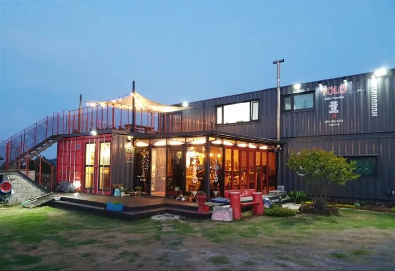 极简集装箱咖啡屋,怀旧音乐餐吧装修效果图