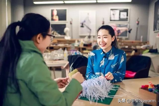 从伯明翰珠宝学院毕业后,她成为“国内羊毛珠宝第一人”