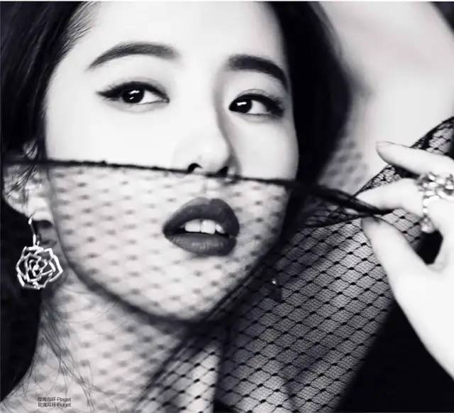 买二手衣服回家补、一张椅子用18年，这8位明星，有钱也没乱花