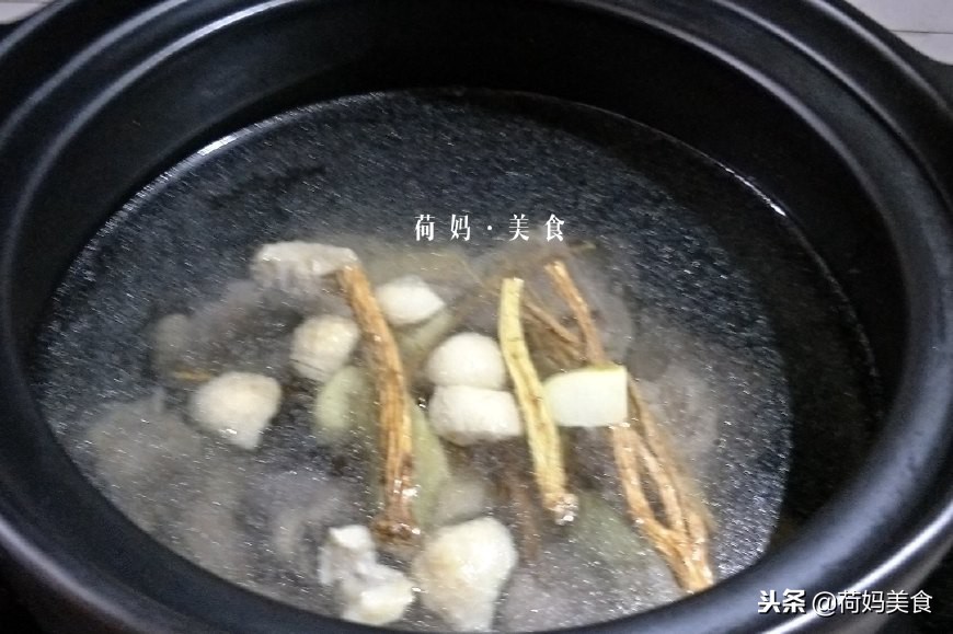 为什么炖的鸭子肉偏红,为什么炖的鸭子有股味道