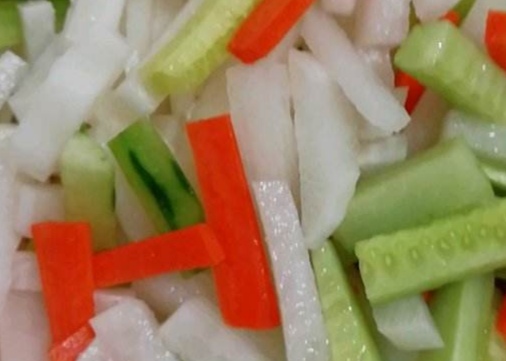 泡菜在发酵中途可以加糖吗,天气热了做什么泡菜最好吃