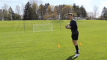 足球训练如何提高踢球发力,足球训练怎样练好两脚出球