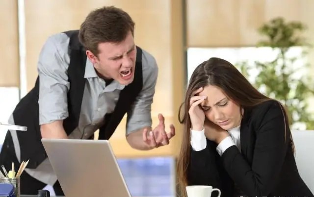 遇到小人领导被迫辞职该怎么反击,被领导逼着离职给领导忠告