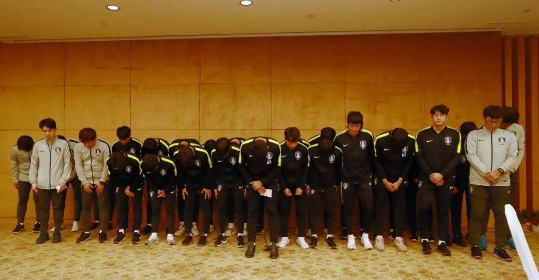 宸ヤ汉鏃ユ姤璇勮,宸ヤ汉鏃ユ姤鎵硅瘎