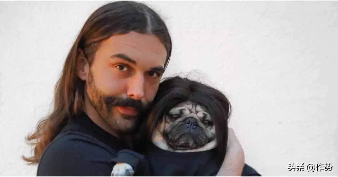 这位大胡子大哥，竟然偷了宋茜和杨幂的衣服去走红毯？！