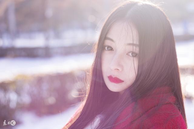 小说:恶霸厦虎在林天面前装逼,林天举起两根筷子,直接洞穿双腿