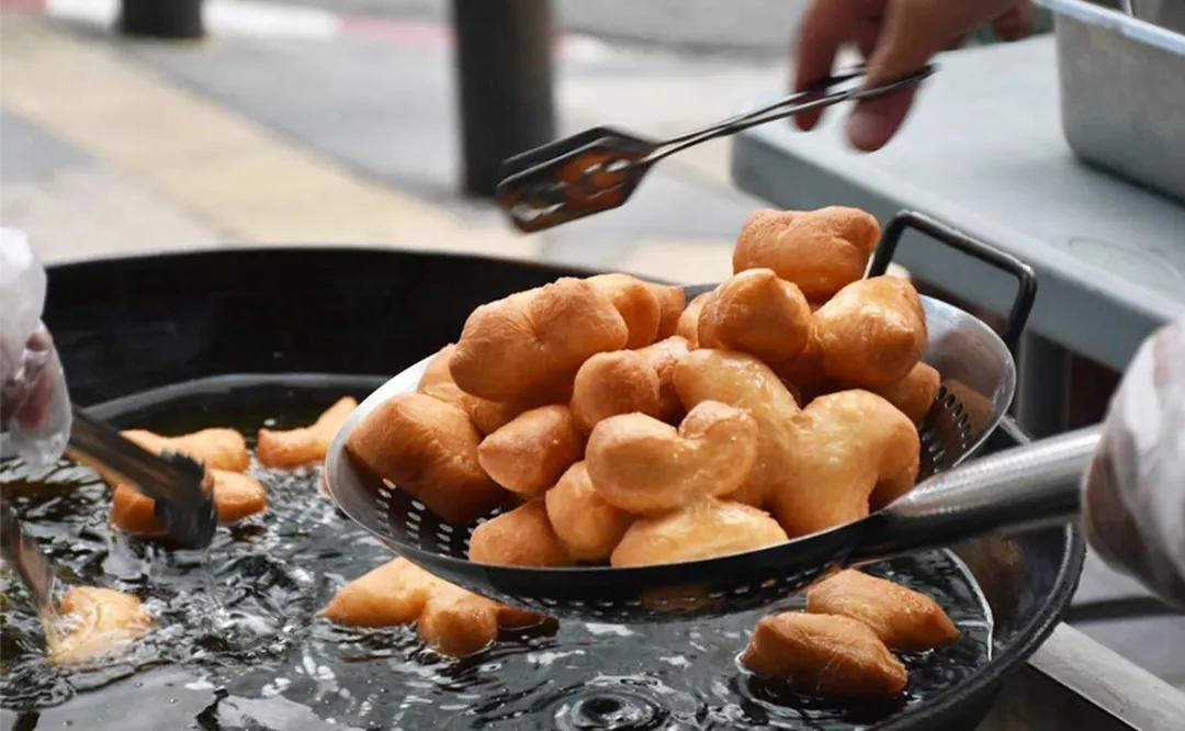 原地转圈圈飞机,原地转圈圈起飞图