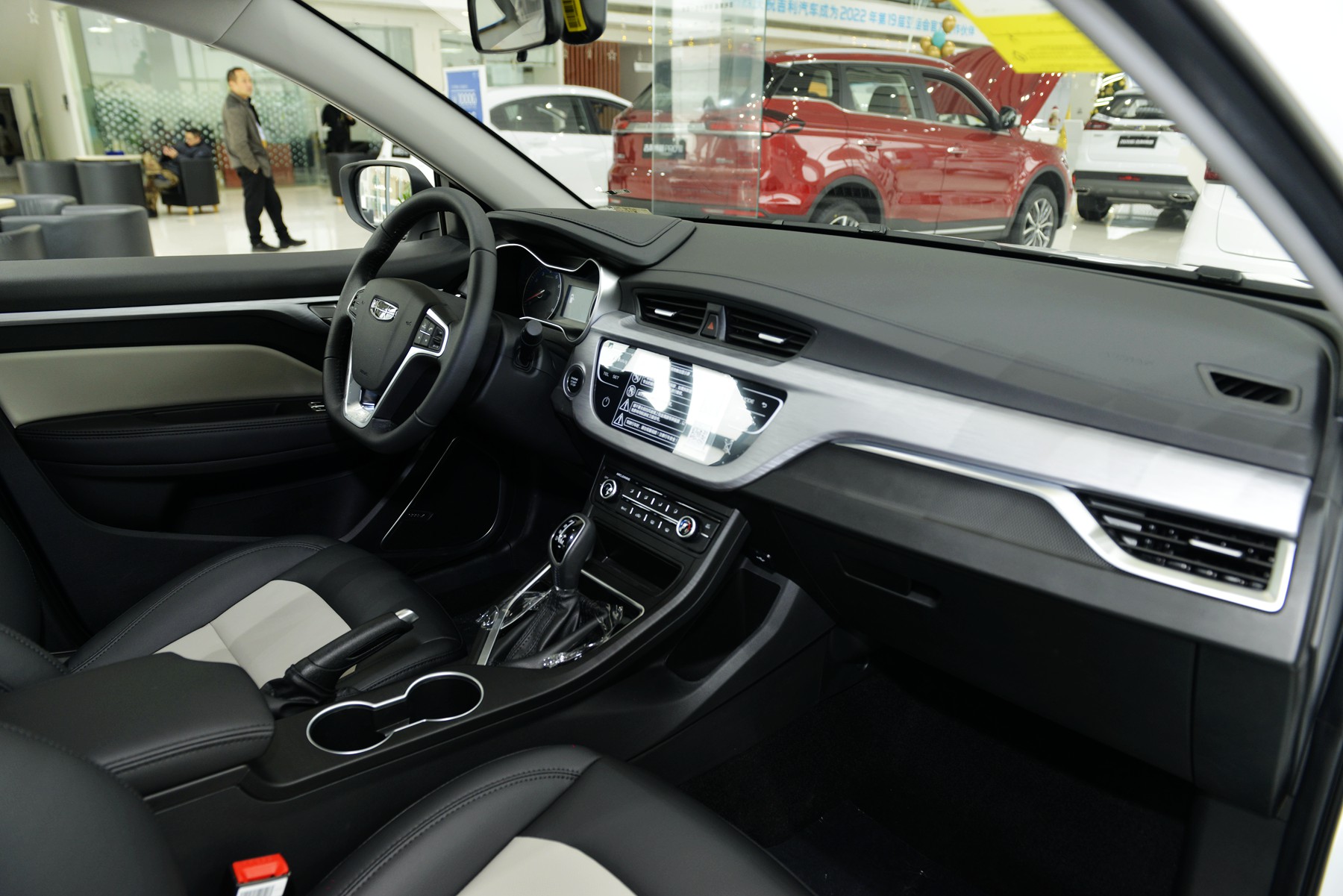 到店试驾感受来自吉利豪越的魅力,吉利新款远景到店实拍