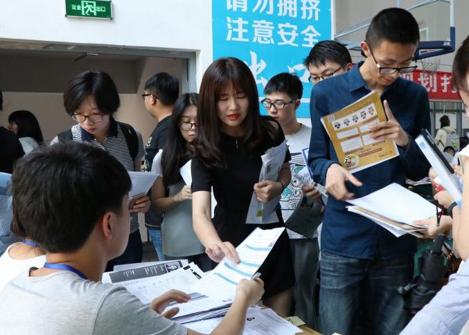 面试要求的正装必须是西装么,面试穿正装最忌讳的是什么