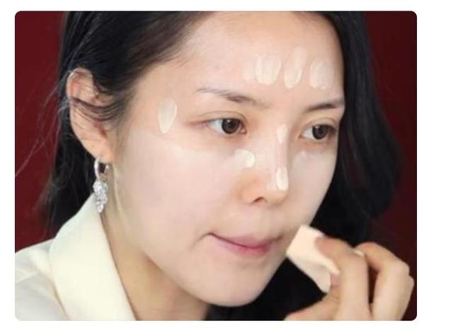 化完妆一会儿就发黄了,为什么化完妆没一会就黄了