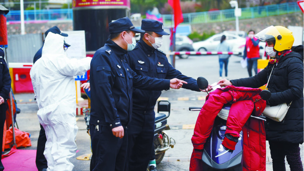 防疫反诈两不误提升全民免疫力,防疫脱贫两手抓两不误