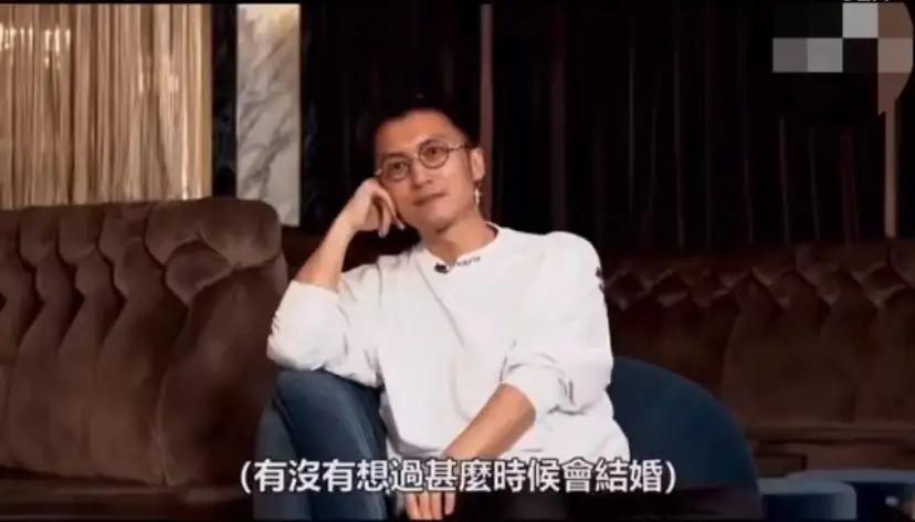 谢霆锋表示不结婚，知名大V质疑他和王菲借恋爱炒作，做错的示范