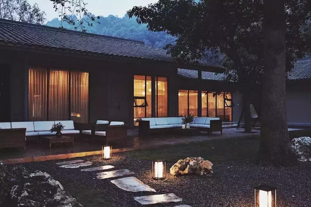 这家被传出浴室照的酒店，怎么还这么火？