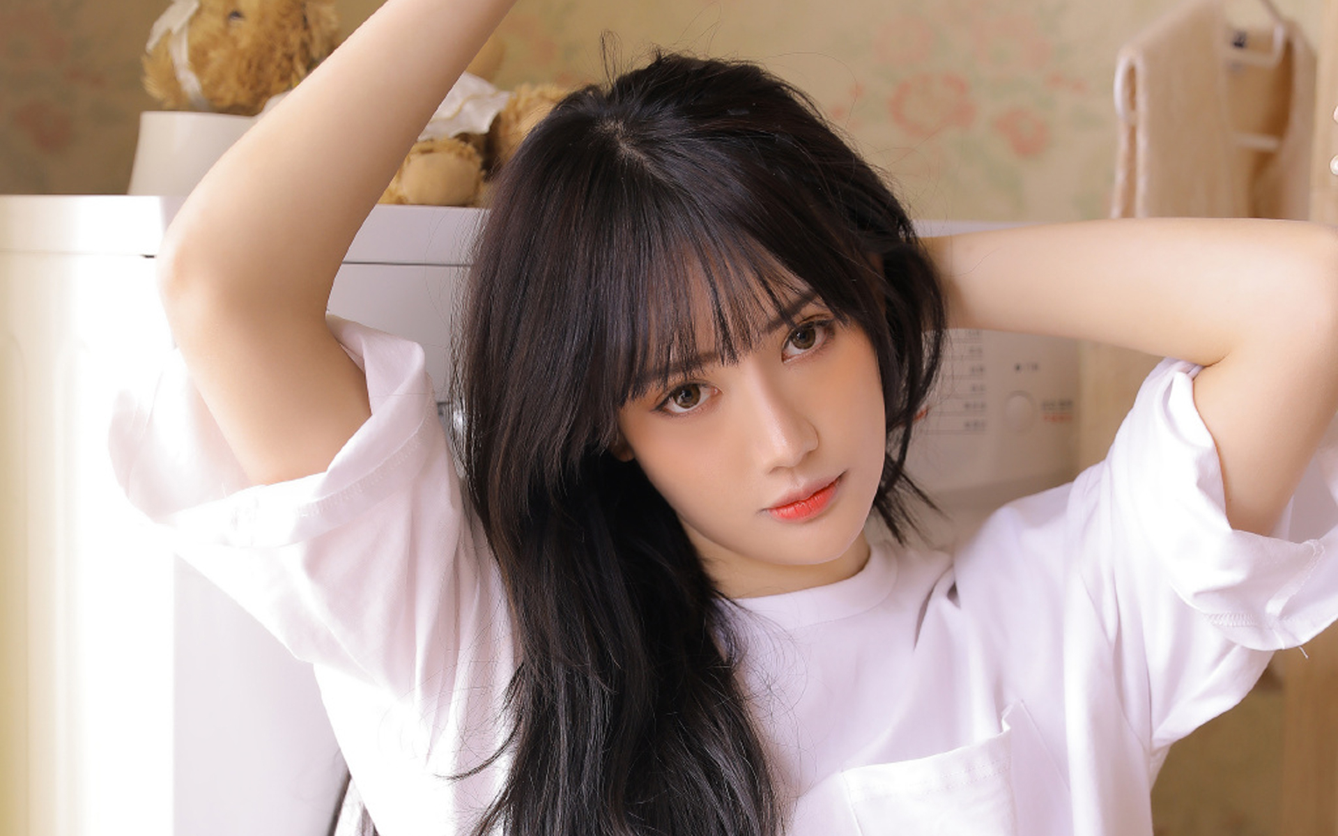 和冷淡的女生怎么聊天拉近距离,女孩子比较冷淡该如何聊天