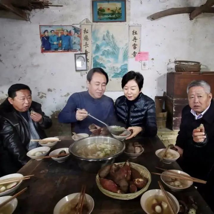 恒大许家印狂奔视频,狂奔中的许家印