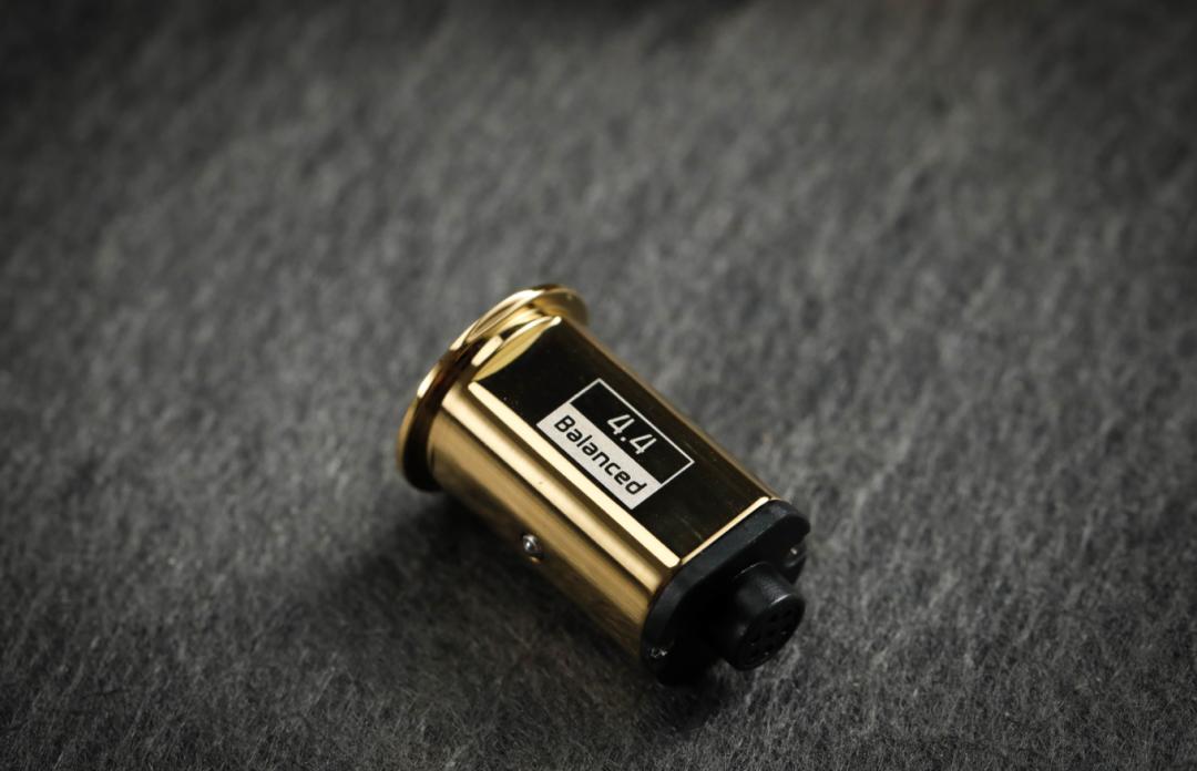 焕开箱丨来了！垫底万元砖！来看看万元守门员山灵M8究竟怎样？