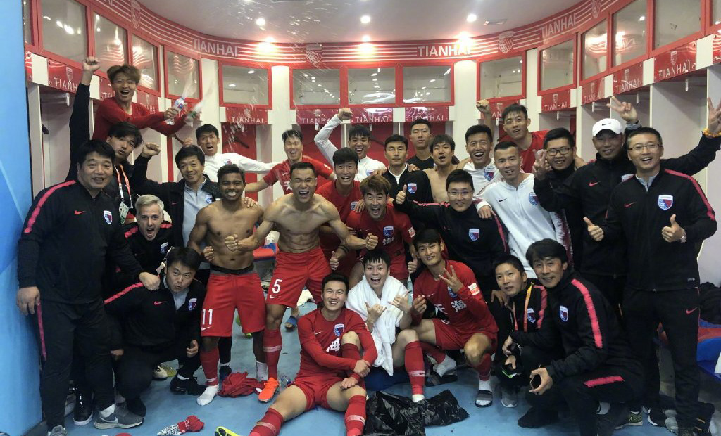 李伟峰做为国足队长的采访,李玮锋谈保级