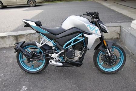 春风250nk和春风250rs哪款好,春风250nk跟250r哪个操控更好