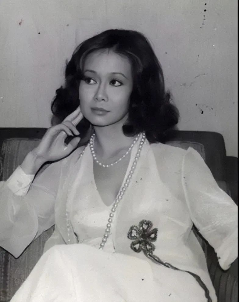 穿三百万皮草的香江富贵花，前半生让人羡慕，后半生却惨遭唾骂？