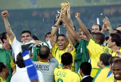 足球精灵罗纳尔迪尼奥剪辑,罗纳尔迪尼奥的足球视频