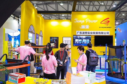 快乐童年蹦堡相伴JumpPower亮相2019CTE中国玩具展