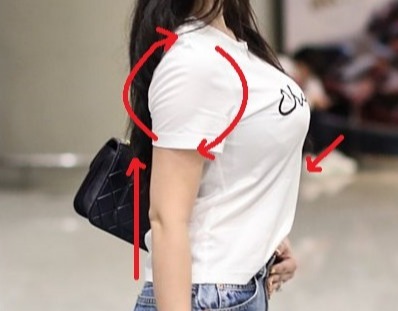 溜肩，长得再瘦体型也垮垮的。但溜肩常见这两种情况，别练错