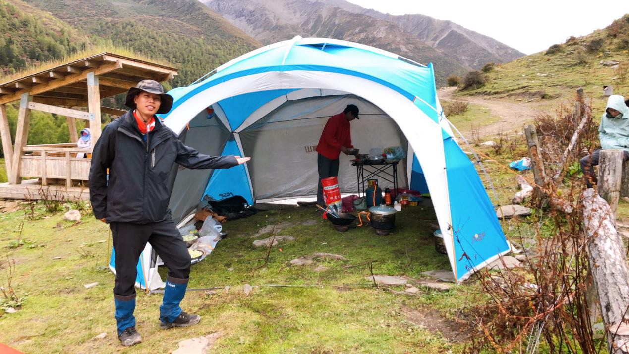 四姑娘山大峰登顶感受,四姑娘山二峰绝望坡有绳索吗