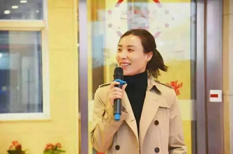 22岁丧夫，43岁把公司卖给马云成功套现146亿后，陈小英去哪了？