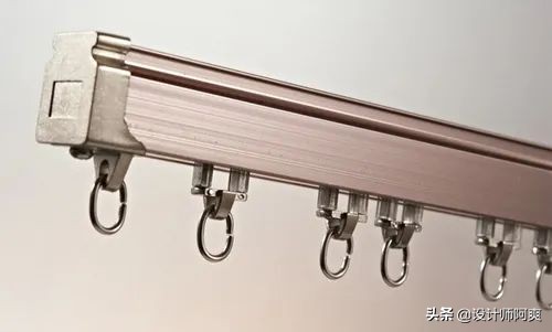 瞧瞧，这才叫窗帘，你家那只是挂了块布