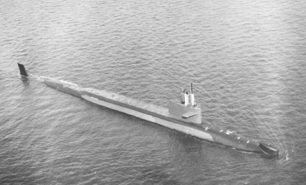 美国潜艇三叉戟,深海巨型核潜艇