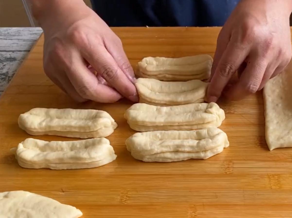 小油条香酥蓬松的做法不加鸡蛋,奶香鸡蛋小油条