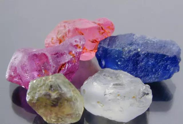 玉石鉴别最简单方法原石,沱江玉石原石的鉴别