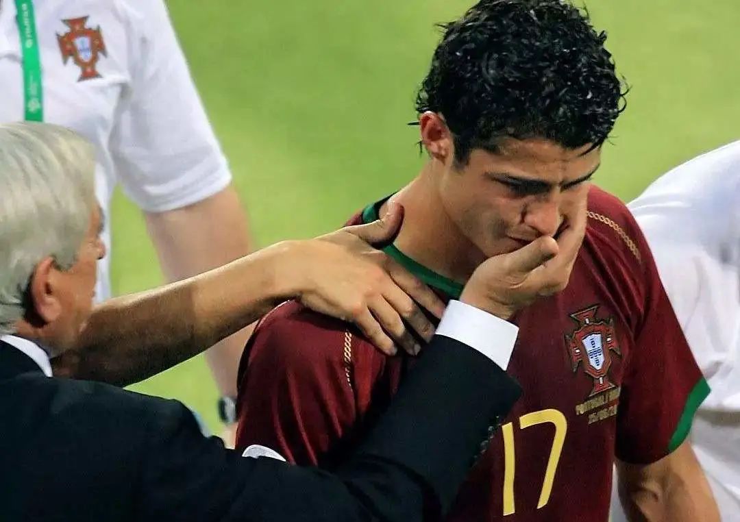 16张黄牌四张红牌的比赛,16张黄牌4张红牌裁判