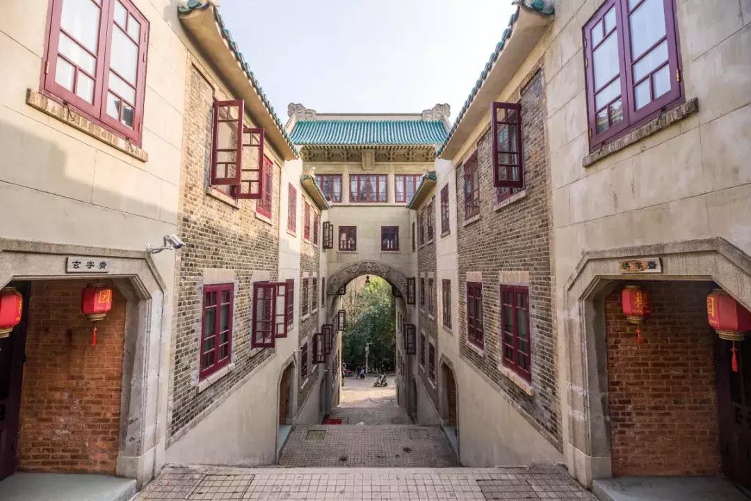 我在汤逊湖畔的华农楚天学院，剪一段复古的小时光